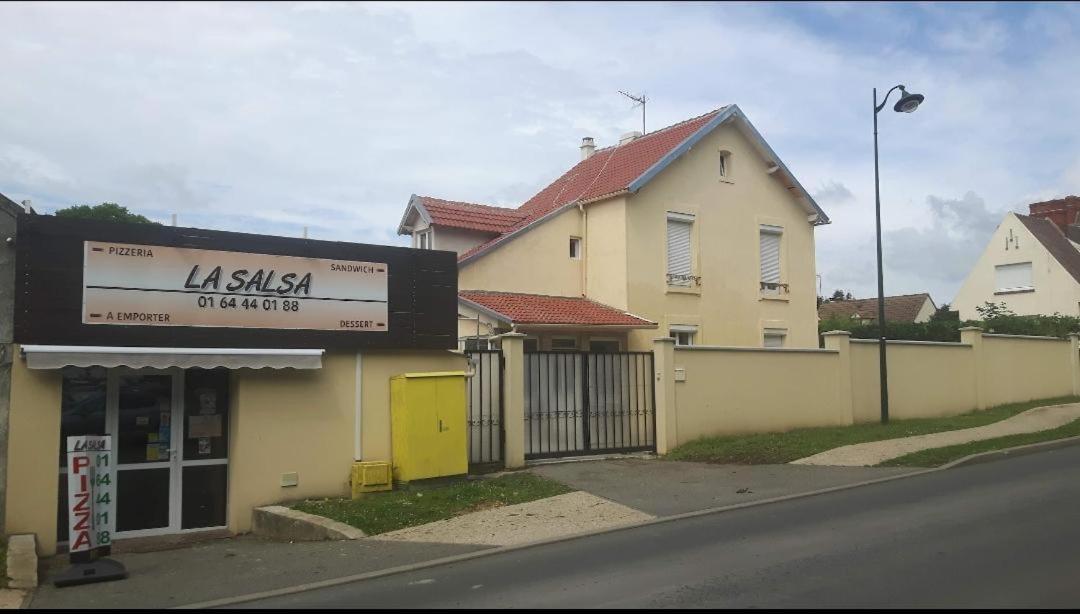 A 7 Minutes De L'Aeroport Cdg 1 Bed & Breakfast Thieux  Exterior photo